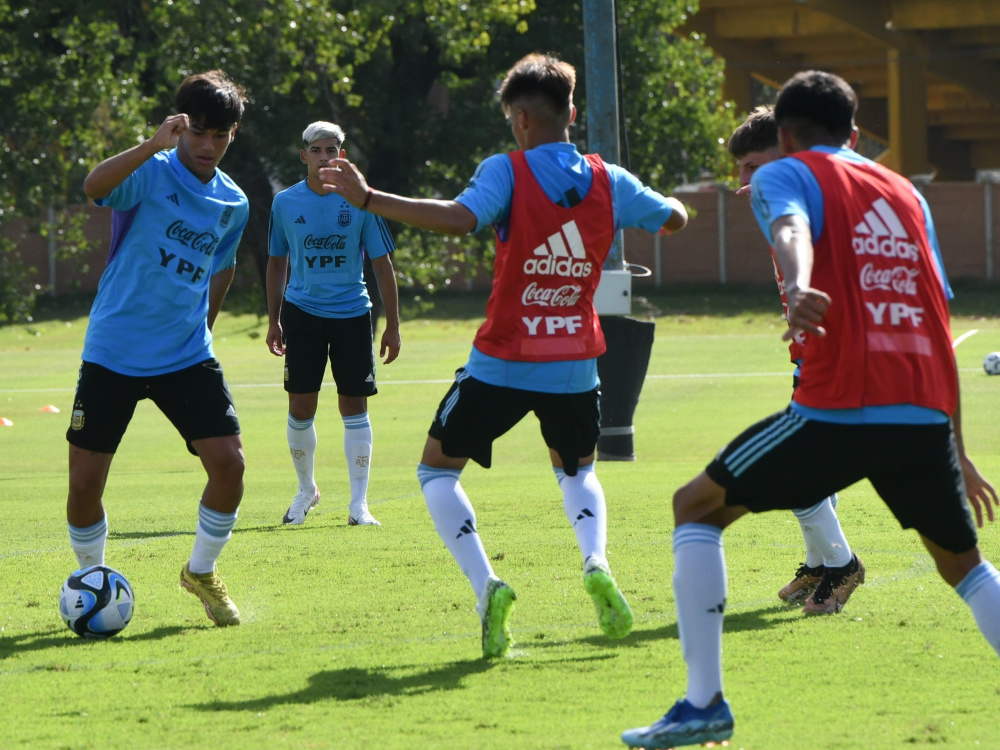 La Selección Sub 17 realizó su primera práctica del año 2024
